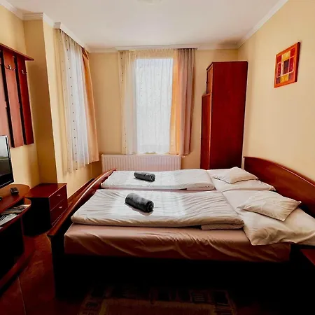 Kolbaszhaz Gyula