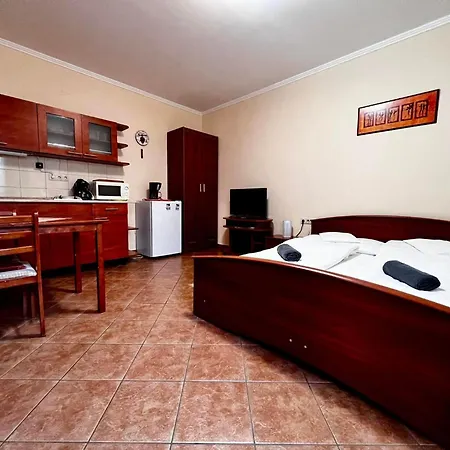 Kolbaszhaz Apartment *